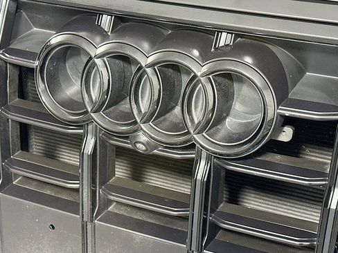 Used 2023 Audi SQ7 Prestige w/ Prestige Package image 16