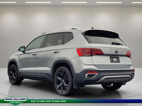 Used 2022 Volkswagen Taos SE FWD image 6