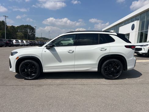 New 2026 Volkswagen Tiguan SE R-Line FWD image 3