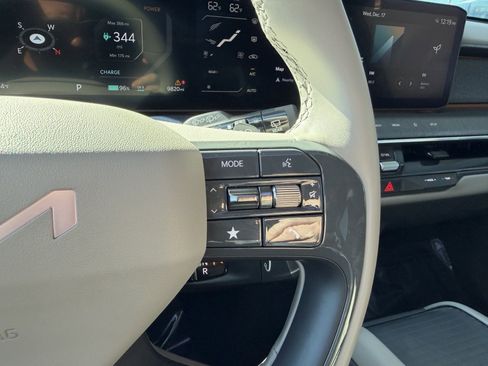 Used 2024 Kia EV9 Land image 29