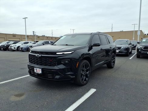 Used 2024 Chevrolet Traverse RS image 1