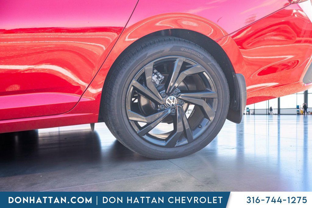 Used 2025 Volkswagen Jetta SE FWD image 45