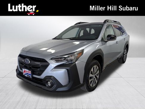 Used 2025 Subaru Outback Premium image 1