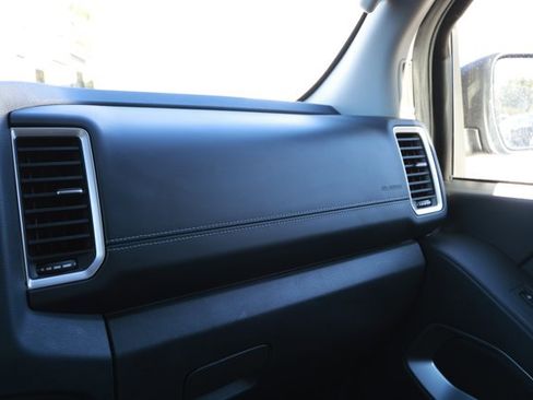 Used 2023 Nissan Frontier SV image 42