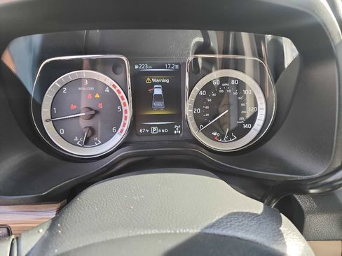 Used 2016 Nissan Titan SL image 22