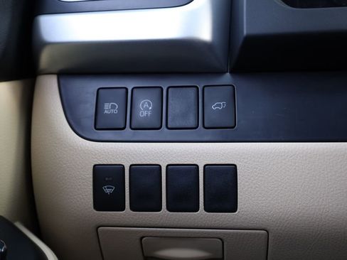 Used 2018 Toyota Highlander XLE image 19