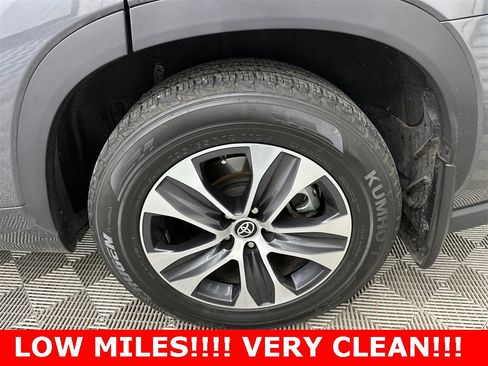 Used 2021 Toyota Highlander XLE image 22