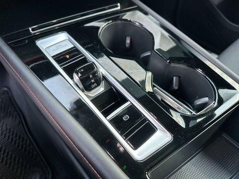 Used 2024 Volkswagen Atlas Peak Edition SE image 19