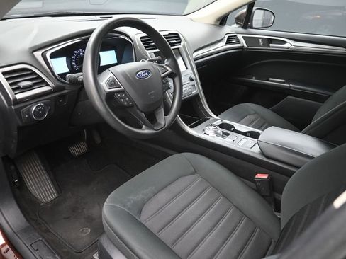 Used 2019 Ford Fusion SE FWD image 19