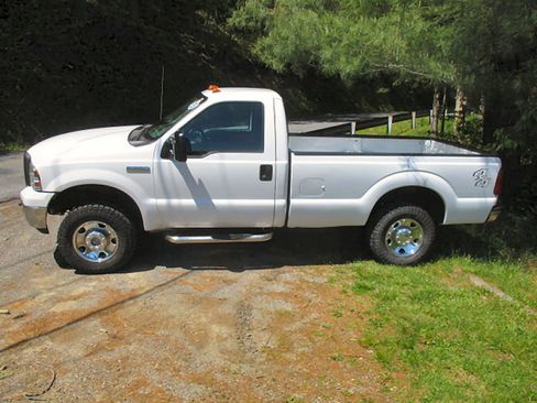 Used 2005 Ford F250 XL AWD/4WD image 3