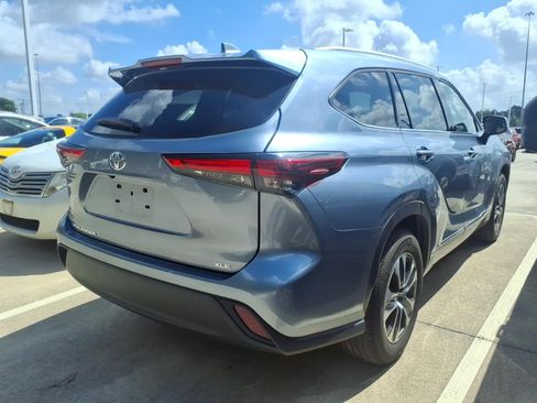 Used 2022 Toyota Highlander XLE FWD image 6