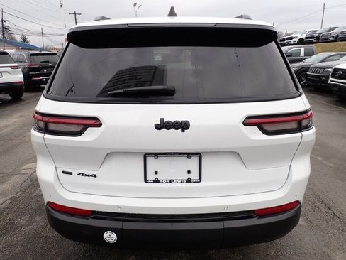 Used 2023 Jeep Grand Cherokee L Laredo image 4