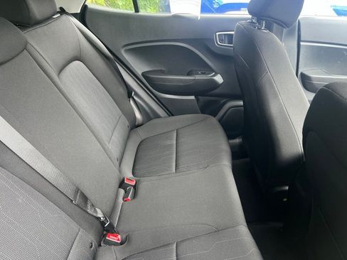 Certified 2024 Hyundai Venue SE FWD image 10