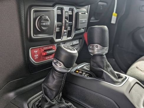 Used 2024 Jeep Wrangler Unlimited Rubicon w/ Technology Group AWD/4WD image 16