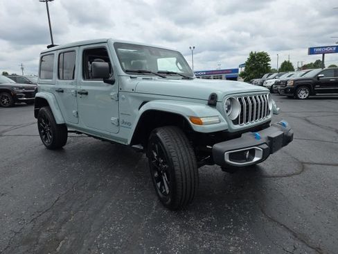 Used 2024 Jeep Wrangler Unlimited Sahara AWD/4WD image 9