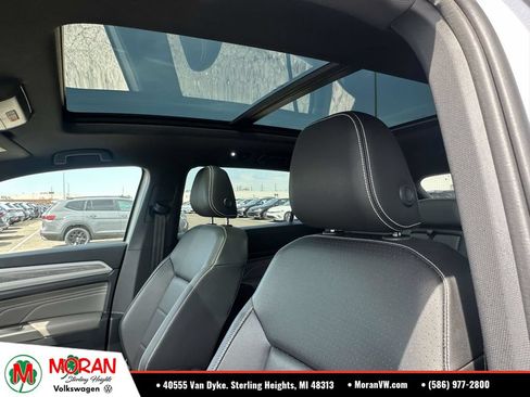 Certified 2023 Volkswagen Atlas Cross Sport SE w/ Panoramic Sunroof Package AWD/4WD image 21