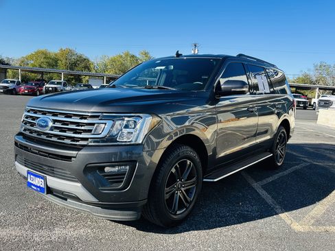 Used 2019 Ford Expedition XLT w/ Equipment Group 202A image 4
