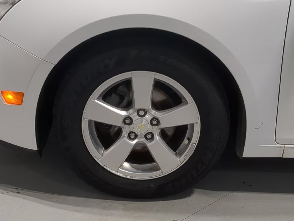 Used 2016 Chevrolet Cruze LT FWD image 17