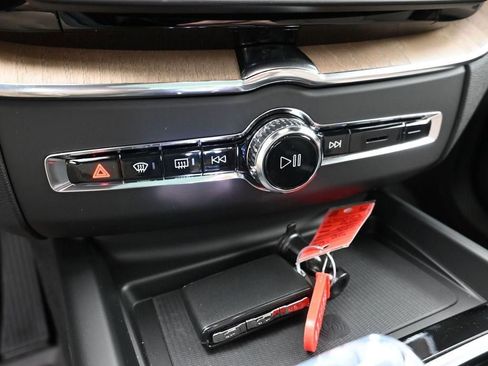 New 2026 Volvo XC60 B5 Plus w/ Protection Package Premier image 17