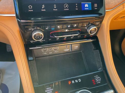Used 2022 Jeep Grand Cherokee Summit AWD/4WD image 17