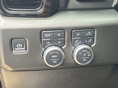 Used 2025 GMC Sierra 2500 AT4X AWD/4WD image 25