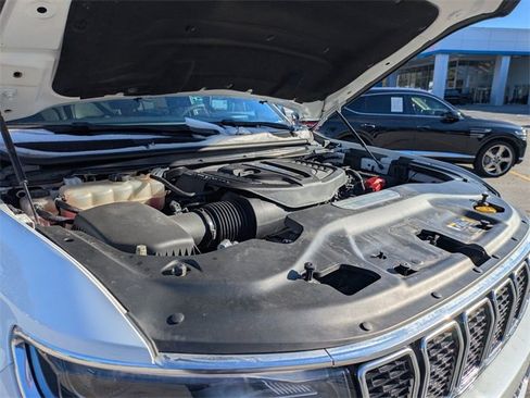 Used 2024 Jeep Wagoneer L Series III w/ Flexible Seating Group image 39