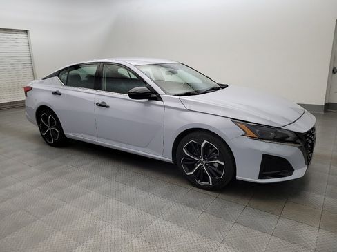Used 2024 Nissan Altima 2.5 SR FWD image 11