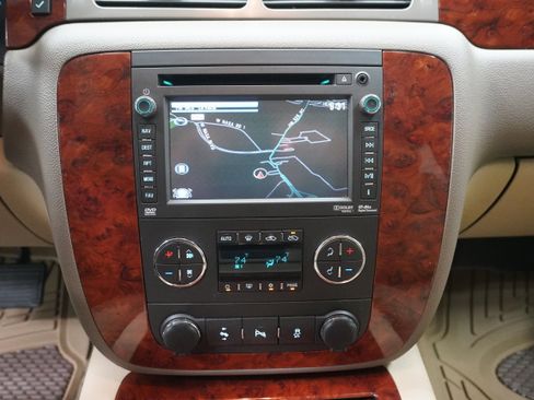 Used 2013 Chevrolet Avalanche LTZ image 19