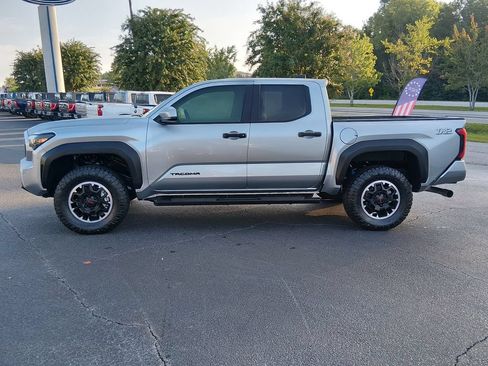 Used 2026 Toyota Tacoma TRD Off-Road AWD/4WD image 7