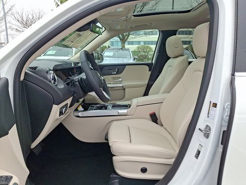 New 2026 Mercedes-Benz GLB 250 4MATIC image 11
