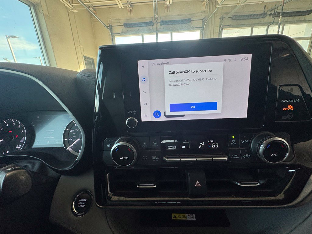 Used 2023 Toyota Highlander XLE FWD image 26