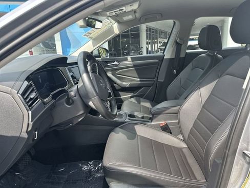 Used 2024 Volkswagen Jetta SE FWD image 23