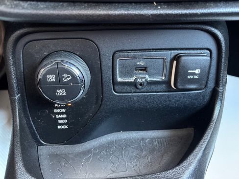 Used 2016 Jeep Renegade Trailhawk w/ Cold Weather Group image 35