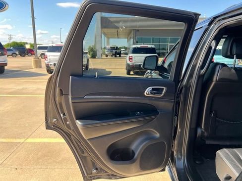Used 2017 Jeep Grand Cherokee Limited RWD image 12