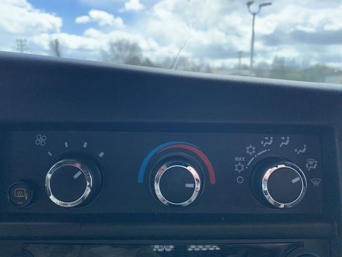 Used 2024 GMC Savana 2500 Work Van w/ Driver Convenience Package image 15