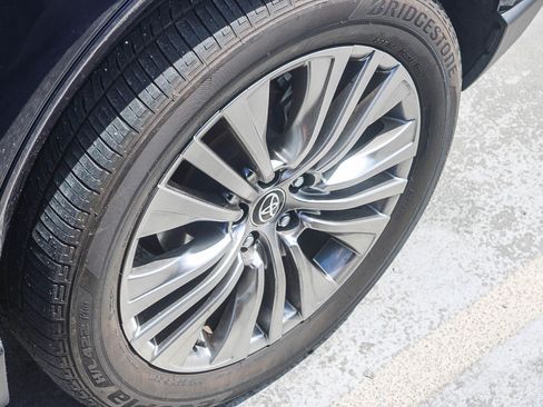Certified 2024 Toyota Venza Limited AWD/4WD image 10