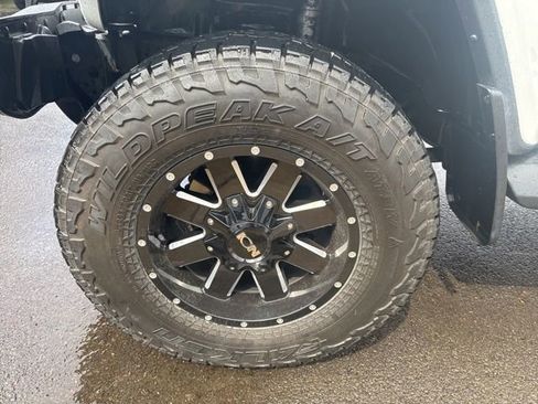 Used 2020 Jeep Gladiator Overland AWD/4WD image 12
