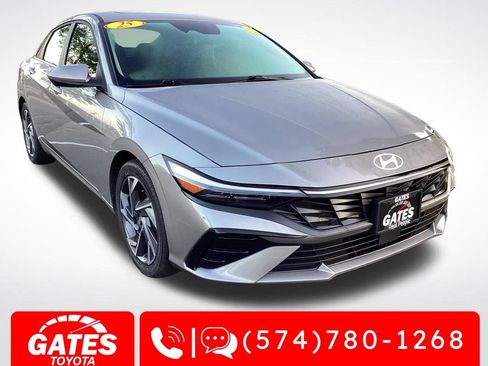 Used 2025 Hyundai Elantra SEL FWD image 1