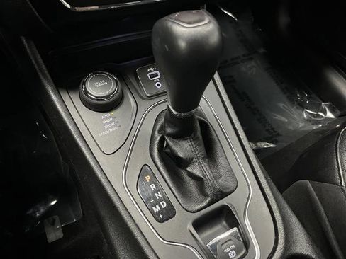 Used 2020 Jeep Cherokee Latitude Lux w/ Quick Order Package 26H Lux image 19