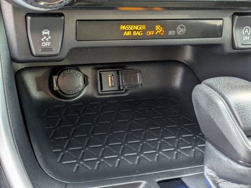 Used 2022 Toyota RAV4 XLE w/ Convenience Package image 17