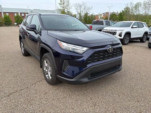Used 2023 Toyota RAV4 XLE AWD/4WD image 2