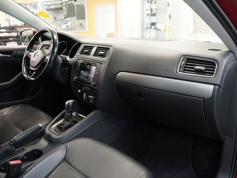 Used 2017 Volkswagen Jetta SE FWD image 35