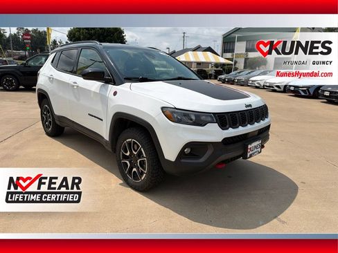 Used 2025 Jeep Compass Trailhawk AWD/4WD image 1