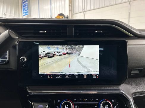 Used 2024 GMC Sierra 2500 Denali w/ Denali Reserve Package AWD/4WD image 14