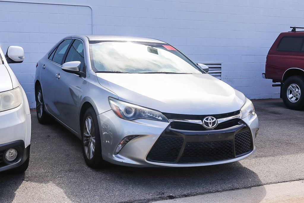 Used 2015 Toyota Camry SE FWD image 3