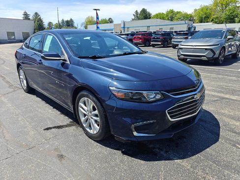 Used 2017 Chevrolet Malibu LT FWD image 3