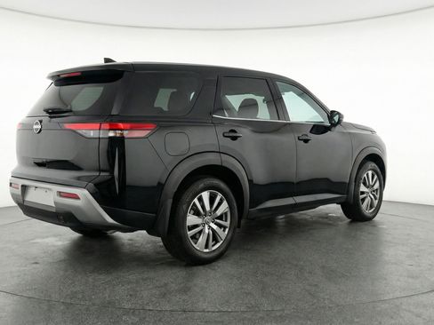Used 2025 Nissan Pathfinder SV image 9