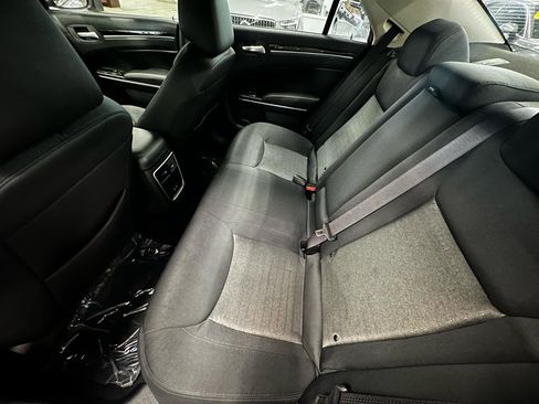 Used 2023 Chrysler 300 Touring w/ Sport Appearance Package image 15