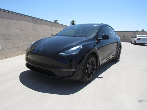 Used 2021 Tesla Model Y Long Range AWD/4WD image 1