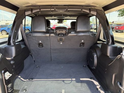 Used 2024 Jeep Wrangler Unlimited Rubicon AWD/4WD image 12